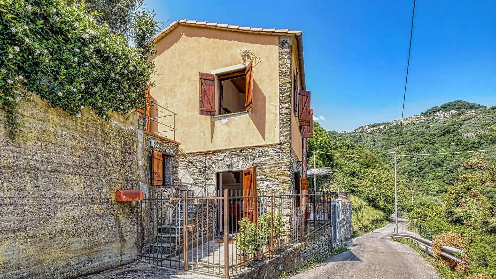 Lovely Home In Uscio With Kitchen